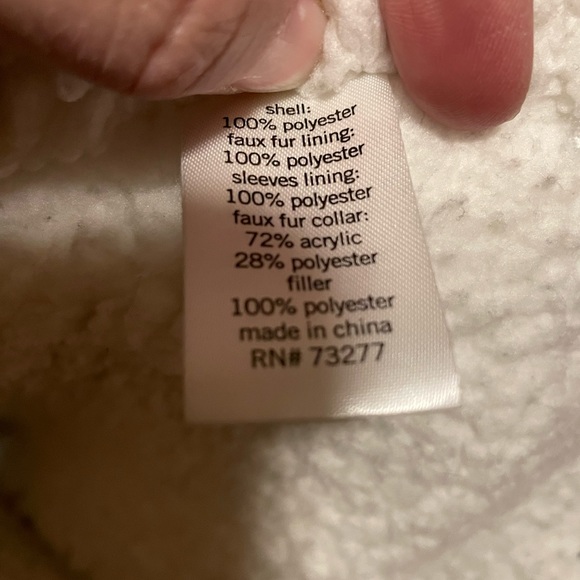 SO winter jacket- kids 7/8, hooded with zip on/off faux fur. - Picture 3 of 7